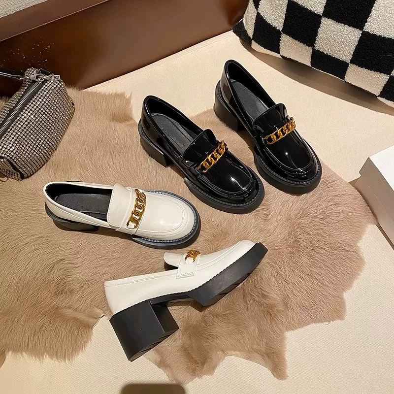 Гонконг британский стиль черные маленькие кожаные туфли женские весна и осень 2025 года ретро Lefu обувь цепи толстый подошв туфли на высоком каблуке