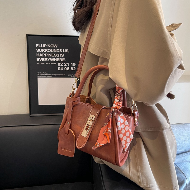 De alta calidad retro Maillard bolso de las mujeres 2023 nueva moda del todo-fósforo cubo bolsa de hombro de estilo coreano