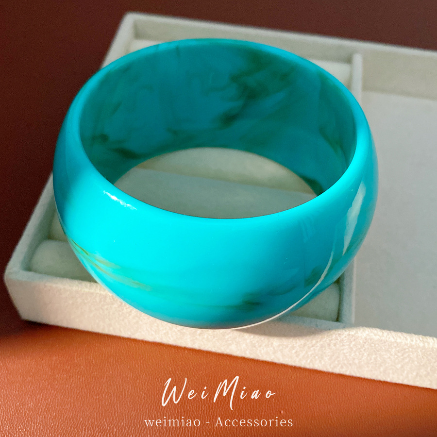 Acrílico ancho redondeo tiñado pulsera estilo europeo y americano simple personalidad exagerada pulsera ligera joyas de nicho de lujo al por mayor