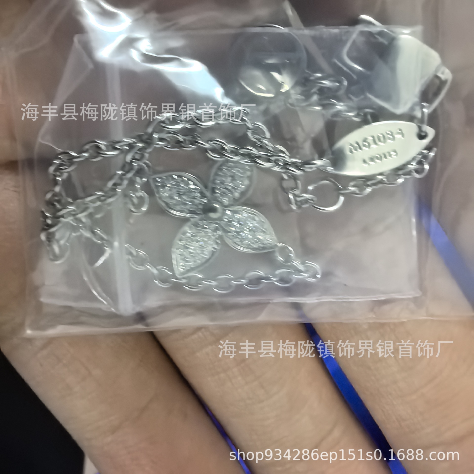 Donkey Familyの新作高級版四つ葉のクローバー五花ブレスレット、女性用18金メッキ、オールドフラワーパウダーシェルネックレス、アマゾナイトイヤリング