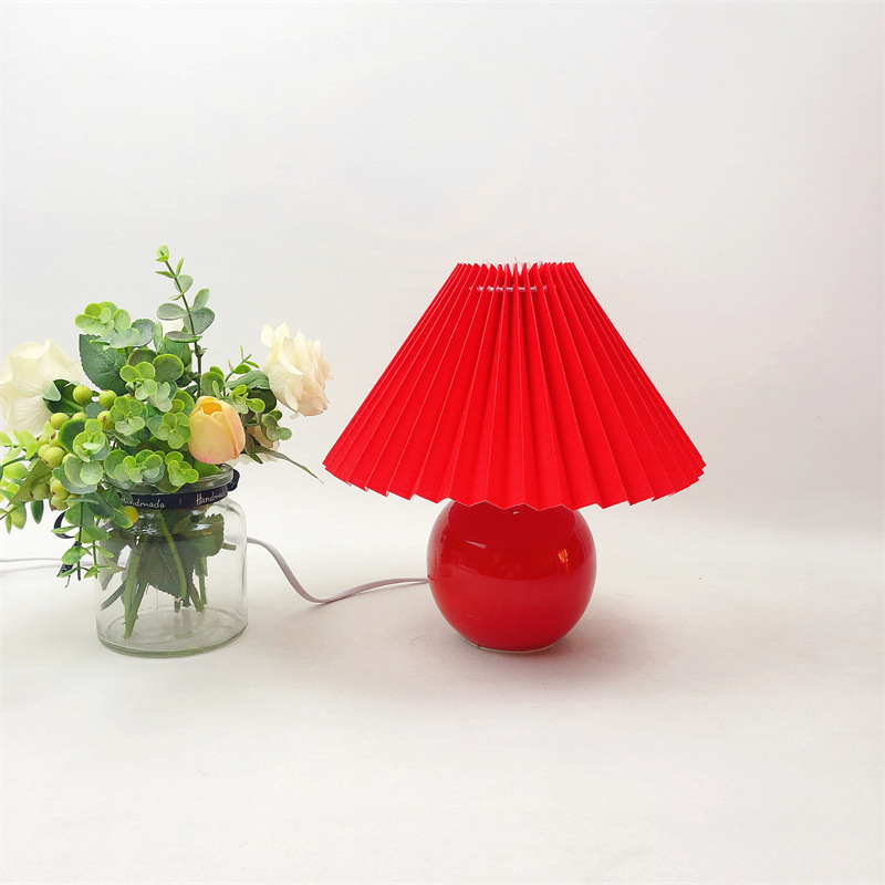 Lámpara de mesa dormitorio lámpara de noche de boda Nordic simple moderno creativo regalo de boda plisado lámpara de mesa