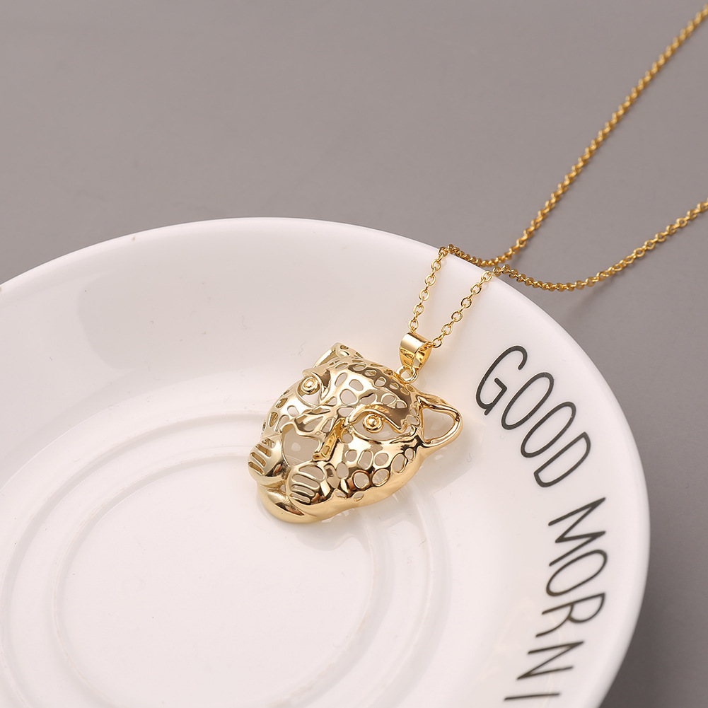 Fashion Hollow Leopard Head Copper Inlaid Zircon Necklace Wholesale display picture 5