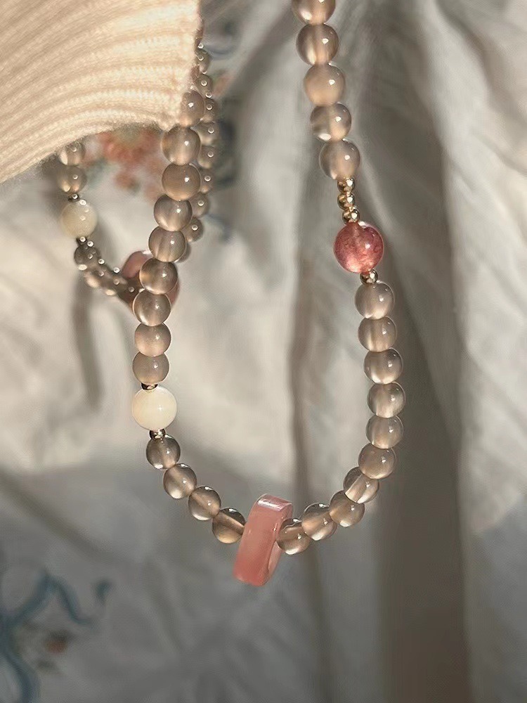 Grey agate crystal bracelet, a niche design for women, white butterfly shell bracelet, a high-end natural strawberry crystal double-ring bracelet for best friends, 281 undefined