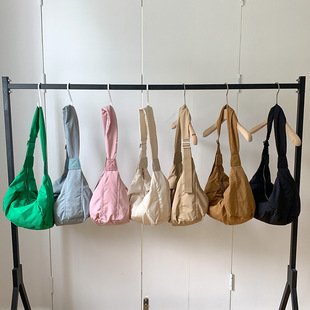 �n������б���Ů�������μ粼��С���OӋ�ٴ����e������Ӱ�Ů