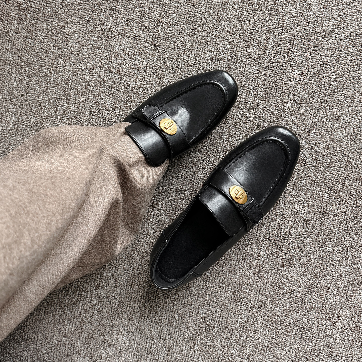 Giày loafer nữ da bò mũi sâu gót vuông thấp phong cách Anh Quốc — màu nâu