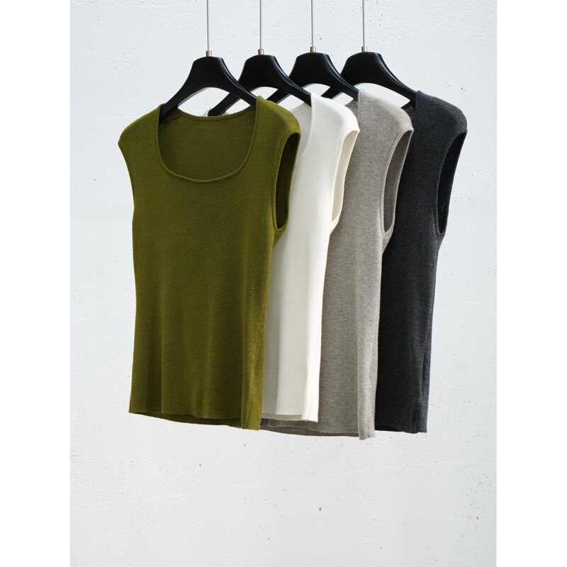 French-style, skin-brightening, square-neck, sleeveless inner layer, wool-blend knit sweater with shoulder coverage, designed to be worn as an outer layer, revealing the collarbone, wool top for autumn French-style, skin-brightening, square-neck, sleeveless inner layer, wool-blend knit sweater with shoulder coverage, designed to be worn as an outer layer, revealing the collarbone, wool top for autumn