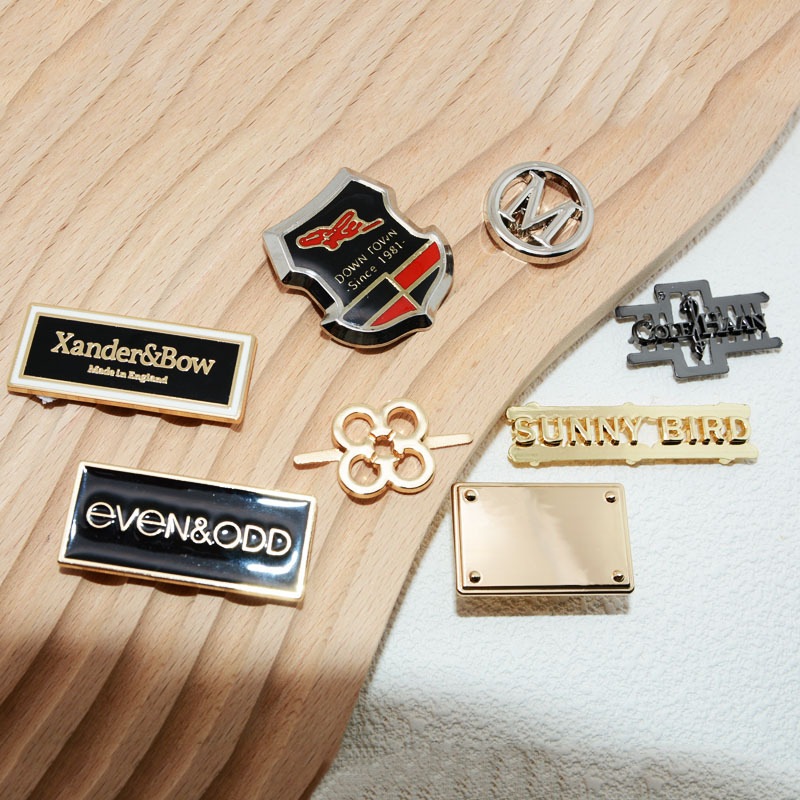 定 制压铸锌合金商标包包五金 广州五金厂家箱包五金小配件批发