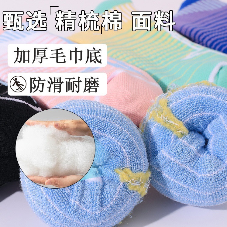 �ﶬ�Ӻ���Ůͬ�ѩ�������ů��Ͳ�˶��౬�����ѩ����