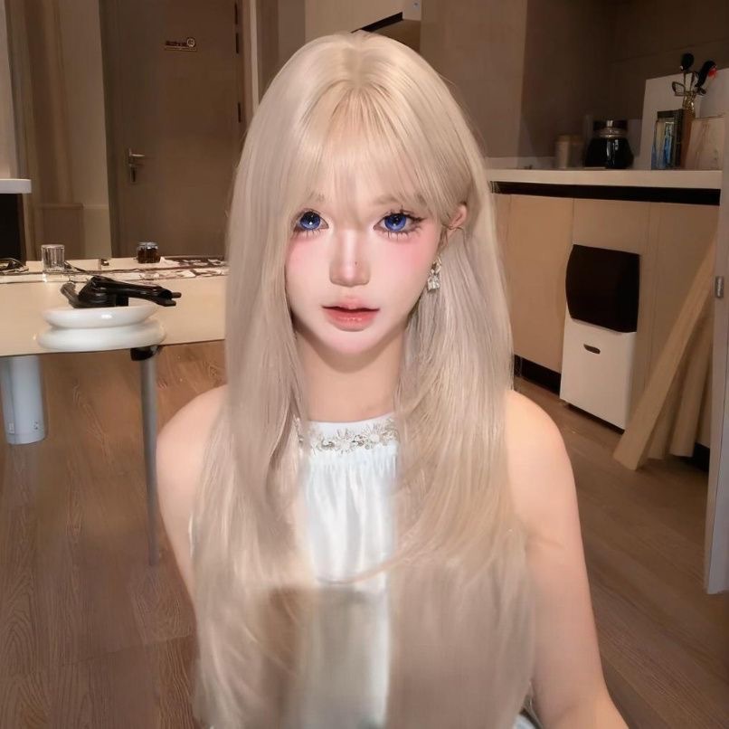 Connie Perücke Milchtee Platinblond mit Pony, lange glatte Haare für Frauen, natürliche Vollkopf-Kostümwelle für Cosplay