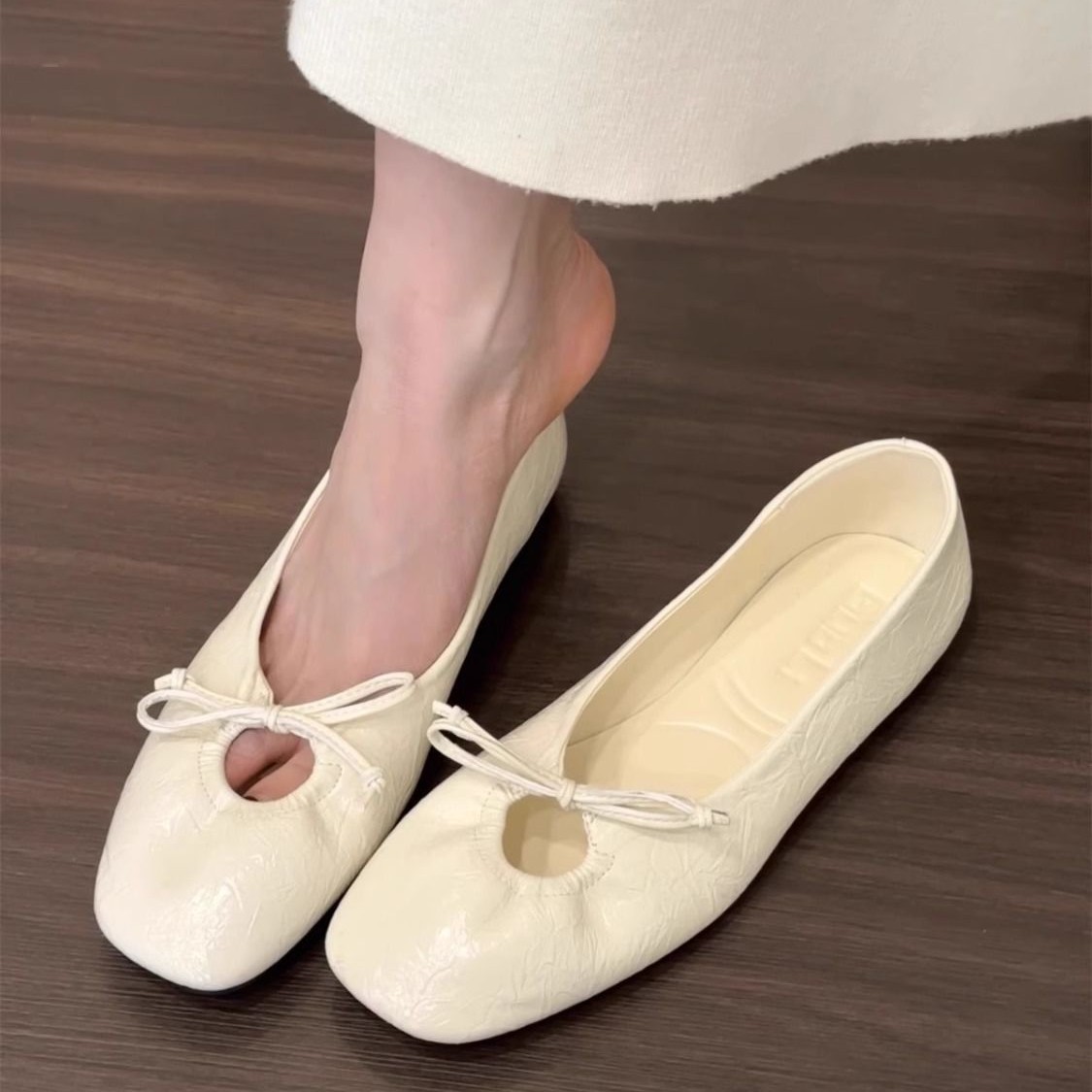 Zapatos de noche suaves franceses planos, zapatos de mujer, 2025 nuevos zapatos de suela suave de primavera con zapatos de abuela con falda.