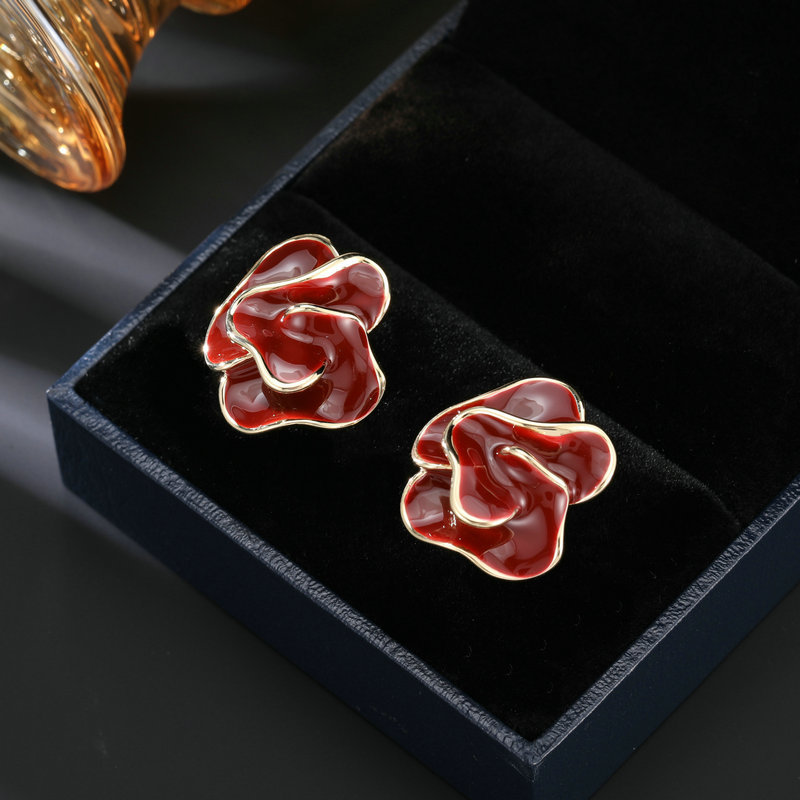 Orecchini a bottone in smalto rosso camelia Ankara di lusso francese, semplici e versatili, eleganti e alla moda, con fiori_voghion.com