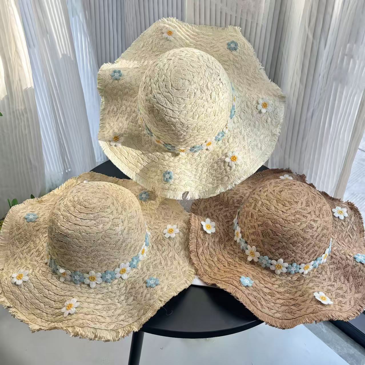 Summer beach woven fresh sun hat solar-powered