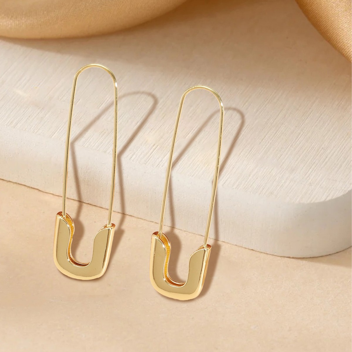 European and American Cross-Border Hot-Selling Trendy Fashion Copper Paperclip Earrings Ins Metal Design Earrings Simple and Light Luxury