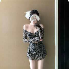 新款连体泳衣女短袖五分裤收腹提臀显瘦运动训练潜水服韩版时尚