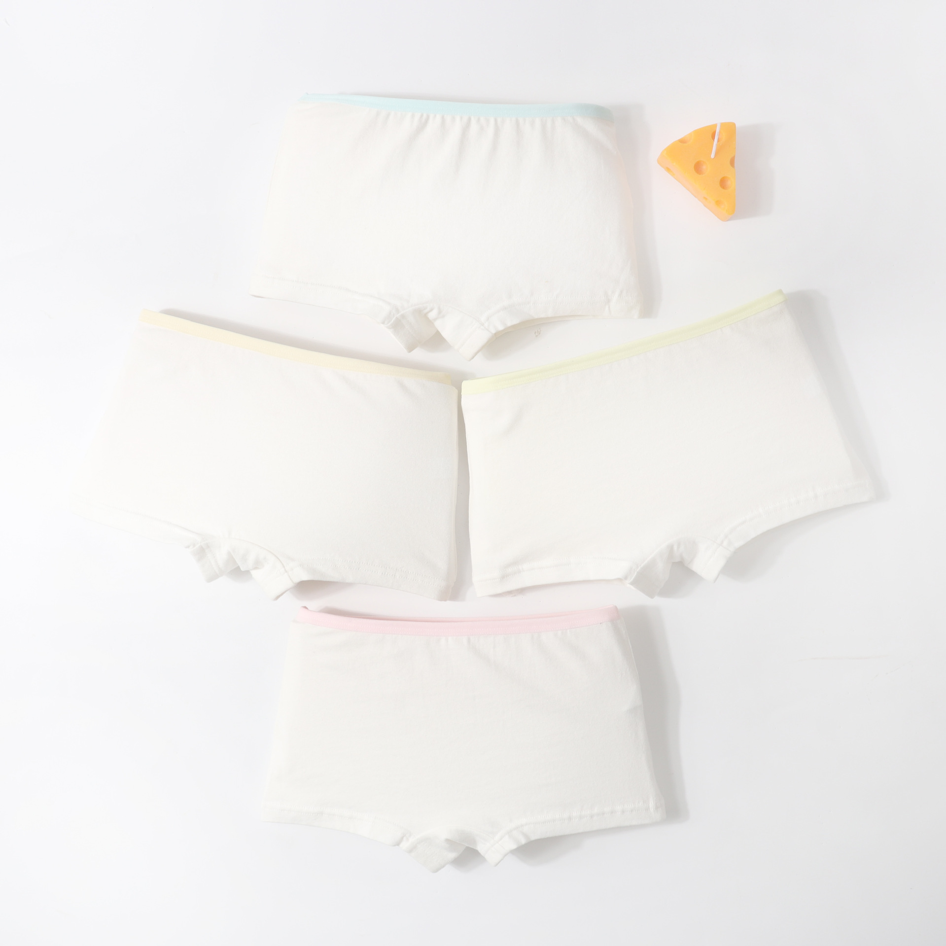 White girls' boxer briefs, children's four-corner briefs, pure cotton, breathable and comfortable, suitable for students, Category A, children's shorts.
