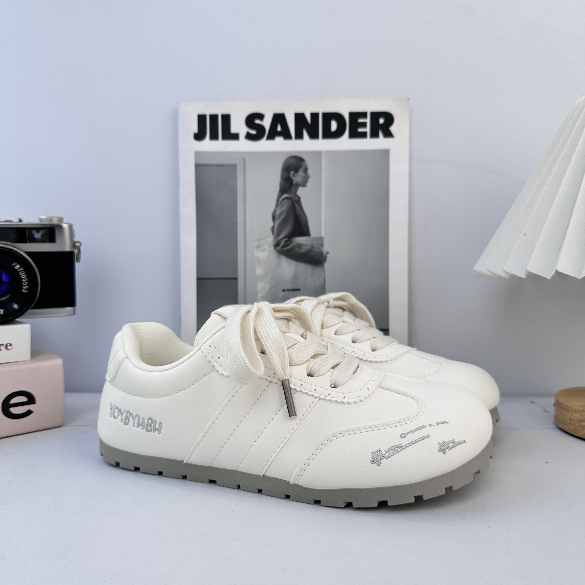 Yuanbo lindo nicho zapatos de skate para mujeres 2025 nuevo otoño deportivo casual ligero puff zapatos blancos