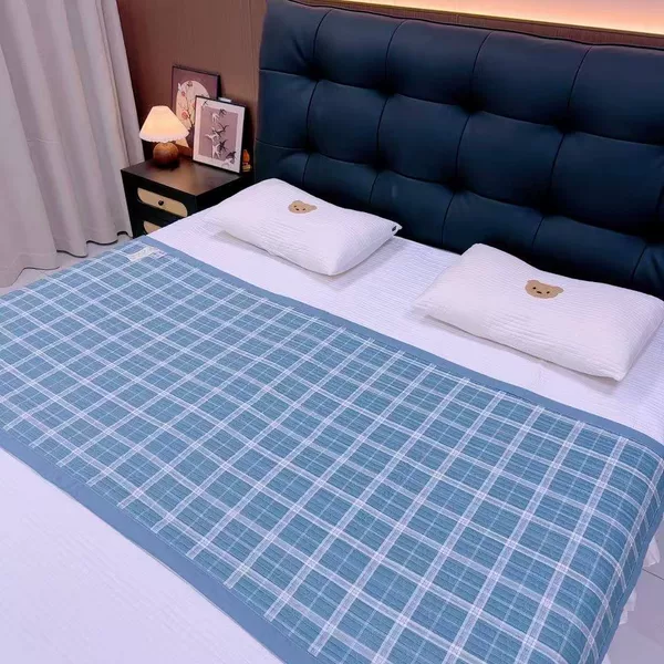 New All-Season Bed Cover, Multifunctional Student Dormitory Mattress, Sofa Bay Window Dirt-Proof Mat, Hotel Bedroom Bed Runner