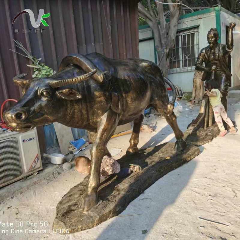 农耕文化牛拉犁玻璃钢仿铜雕塑美丽乡村丰收耕地民俗人物雕塑