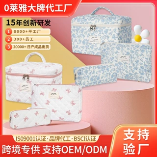 跨境爆款手提蓝碎花绗缝化妆包三件套大容量便携旅行收纳洗漱包