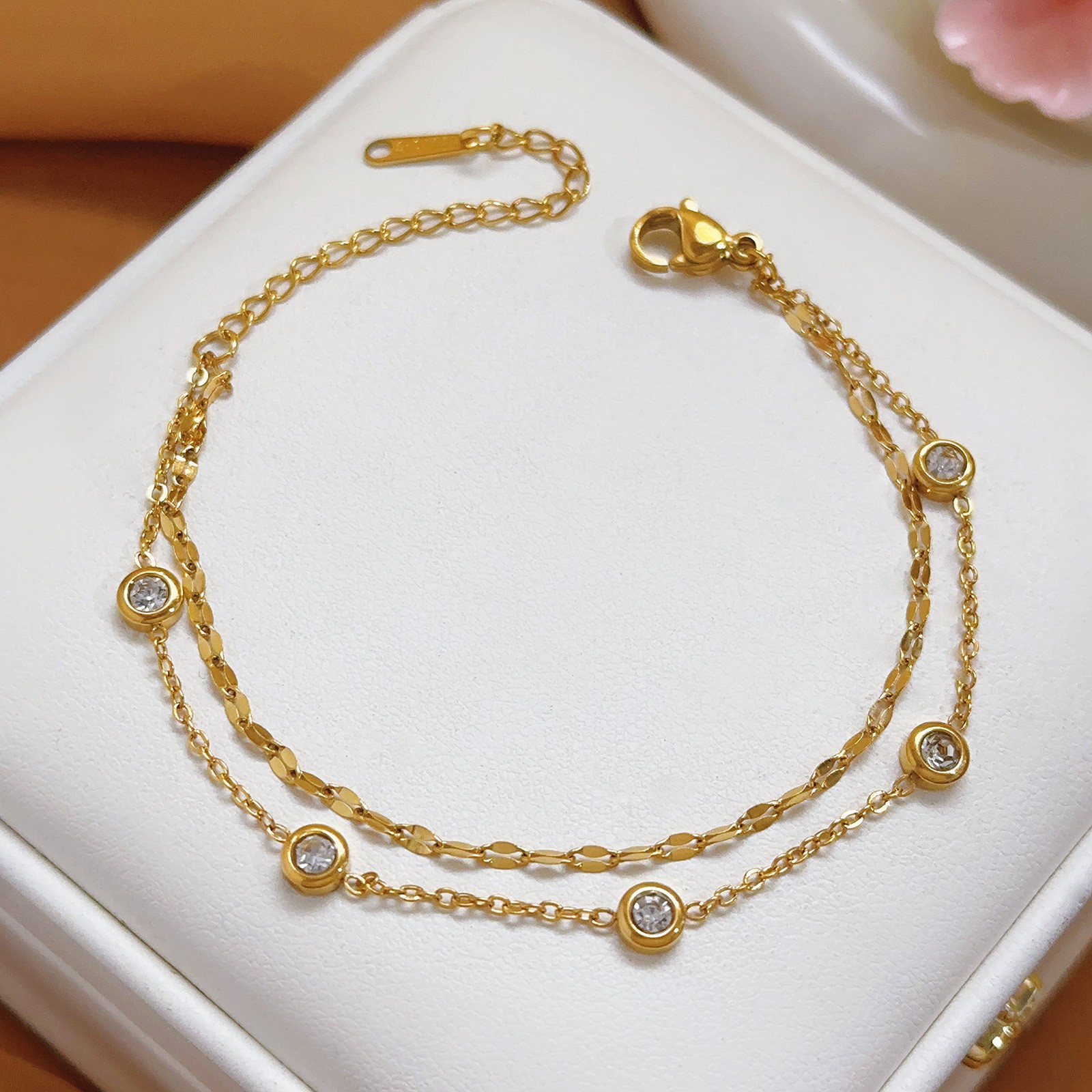 Pulsera de joyería de moda dorada de todo fósforo, lujo ligero, simple, nueva pulsera de acero de titanio que no se desvanece, trébol de cuatro hojas para mujer, transfronterizo