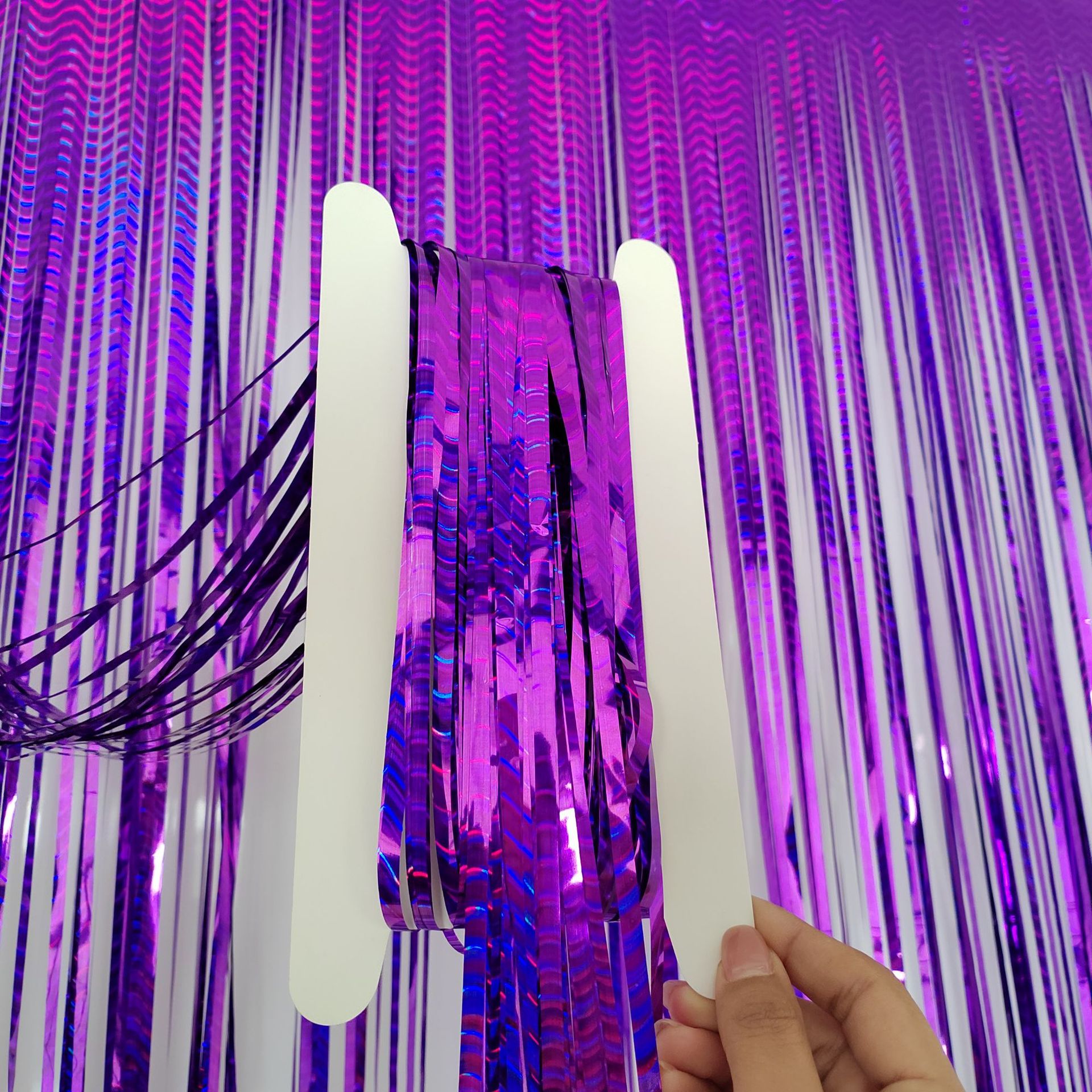 Cortina de seda de lluvia personalizada sitio de fiesta props decoración de fondo de fiesta de cumpleaños cortina de puerta de seda de lluvia ondulada láser