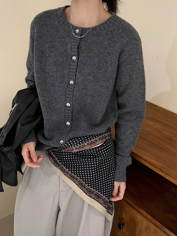 黎诺秋季新款韩系花朵扣羊毛针织开衫女2025洋气减龄软糯毛衣ins|undefined