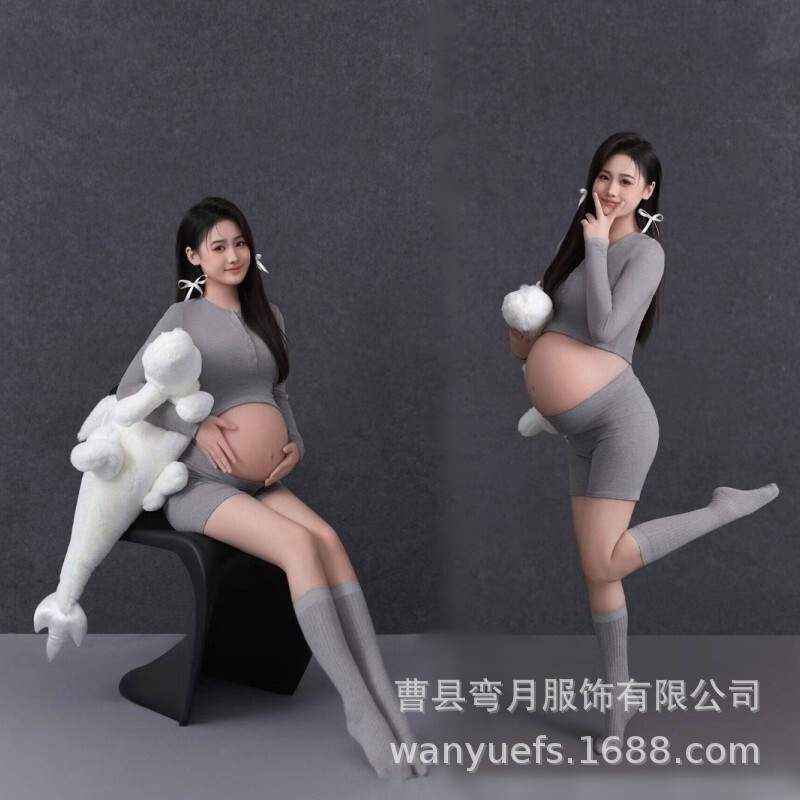 Photo Studio New Pregnant Women Photo Theme Playful and Cute Pregnant Mothers Take Simple Art Photo Photography Clothing at Home