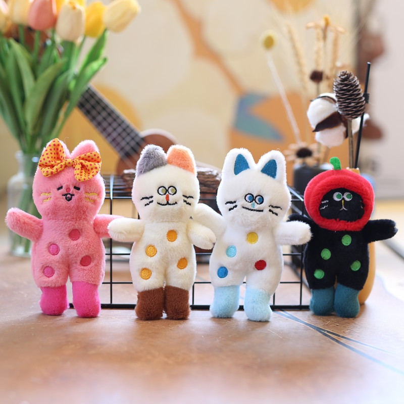 ネットの赤いかわいい萌えはブーツの波点の小さい猫のペンダントのぬいぐるみの公の子のカバンを着て飾ります。|undefined