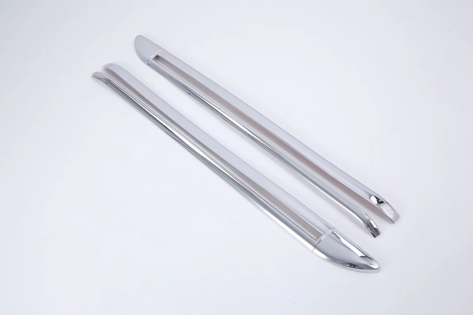 18NV200 body slide rail trim decoration suitable for Nissan NV200 middle door rail door panel bright strip modification sticker