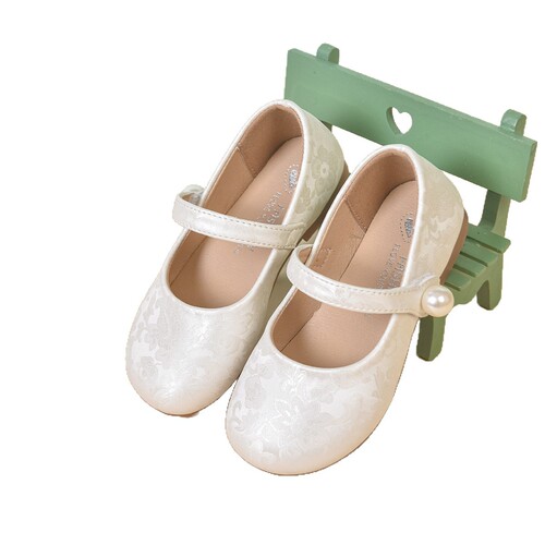Ladycup Hanfu-style Soft-soled Children's Shoes Autumn New Design for Little Girls, featuring traditional patterns and a classic look.