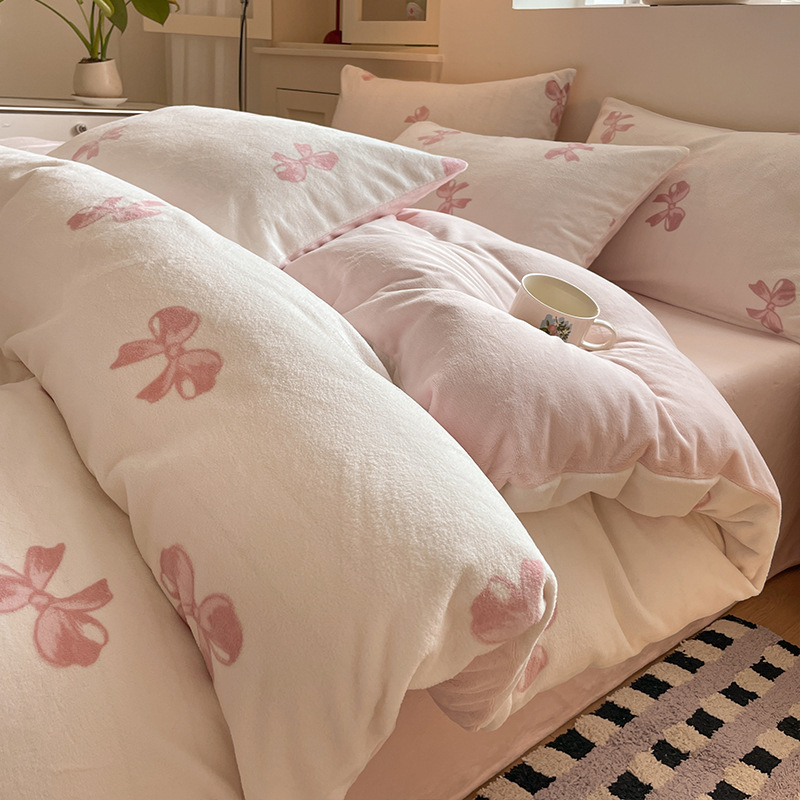 Invierno leche de seda gruesa cama de cuatro piezas pequeña seda de coral fresca gruesa sábanas cálidas cubierta de colcha de tres piezas 3