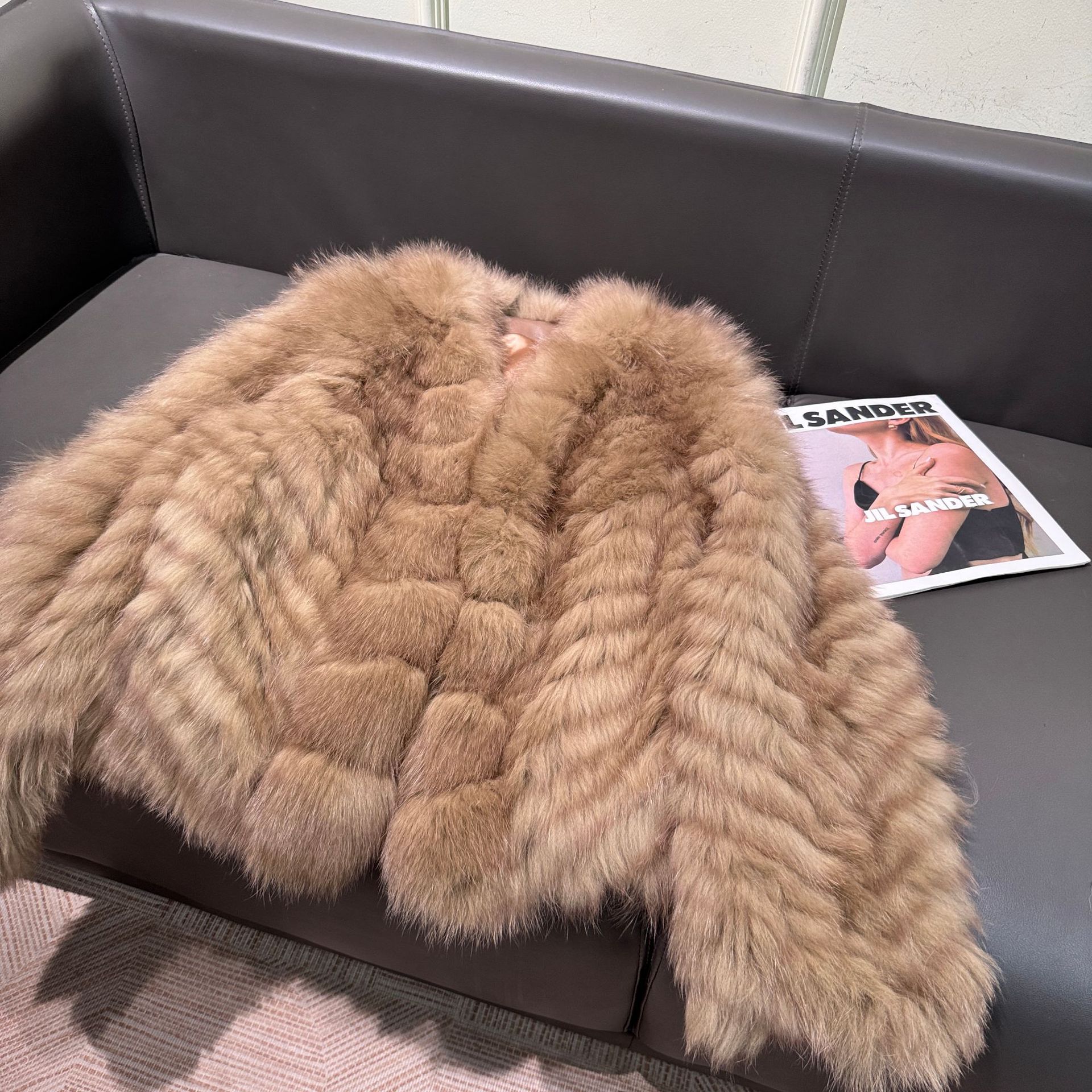 Real photos of women's short fox fur coat, genuine fur, high-end stand-up collar fur coat, Haining winter style, dropshipping available.