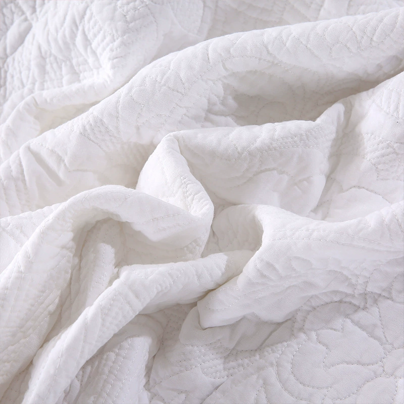 Manufacturer wholesale modern simple white bellflower flower quilt quilt solid color bed three-piece bed cover washed quilt