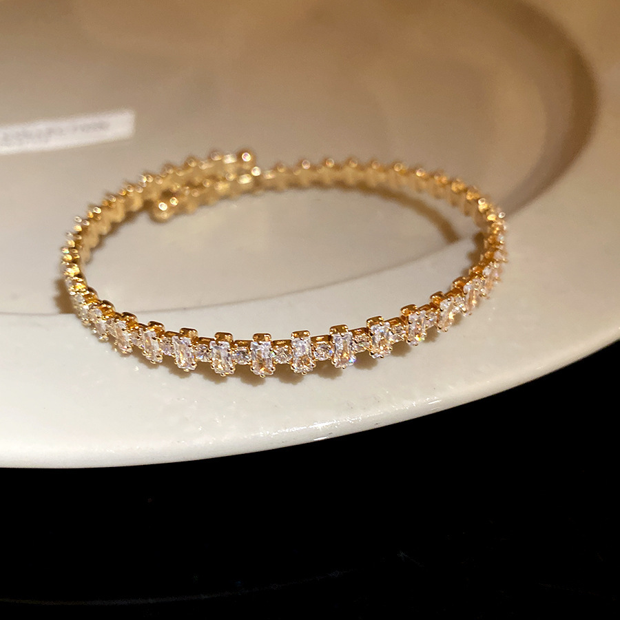 Pulsera 30 - pulsera abierta de moda simple rectangular de zircon