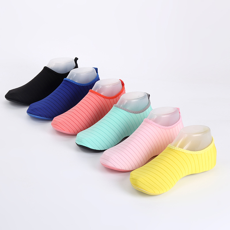 Wholesale Men's and Women's Adult Soft Sole Beach Shoes Spring Summer Diving Water Shoes Solid Color Macaron Barefoot Swim Shoes