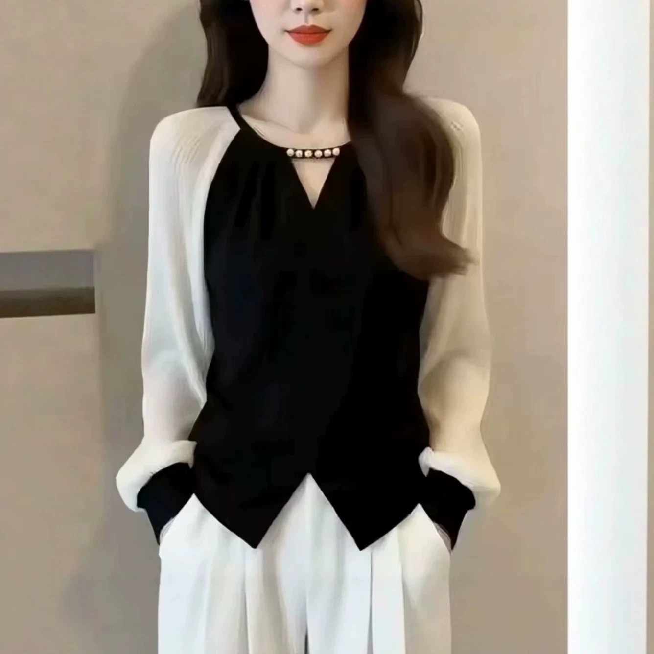 Chanel-style long-sleeve shirt for spring and autumn, slimming, stylish, versatile, plus-size women's clothing, conceals belly, black and white color-blocked top