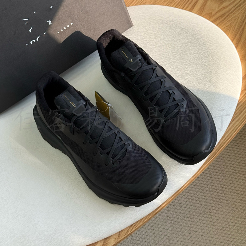 高品質の春と夏のカップル屋外通気性ランニングシューズ登山とロッククライミングスポーツシューズ滑り止めオフロードトラベルシューズ|undefined