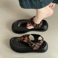 复古时尚简约百搭外穿人字拖女士2025夏季新款显瘦增高松糕凉拖鞋