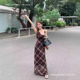 复古格纹网纱吊带连衣裙女夏季气质V领收腰显瘦露背无袖长款裙子