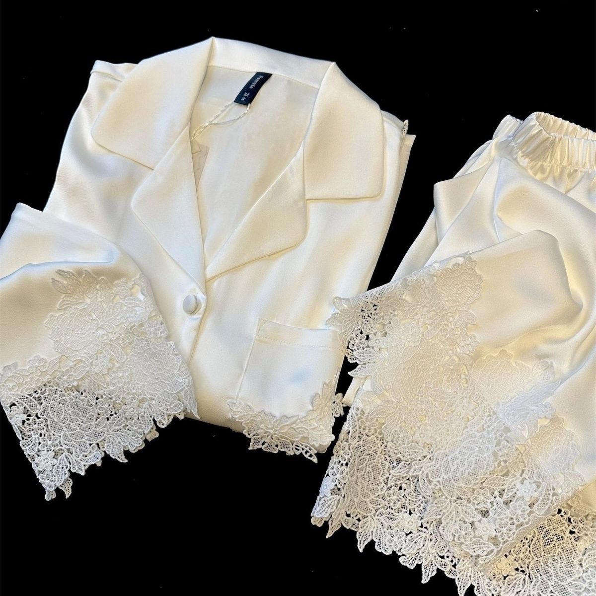 가벼운 럭셔리 아이스 실크 파자마 여성의 봄과 여름 새로운 긴 소매 바지 실크 새틴 홈 옷 하이 엔드 레이스 파자마