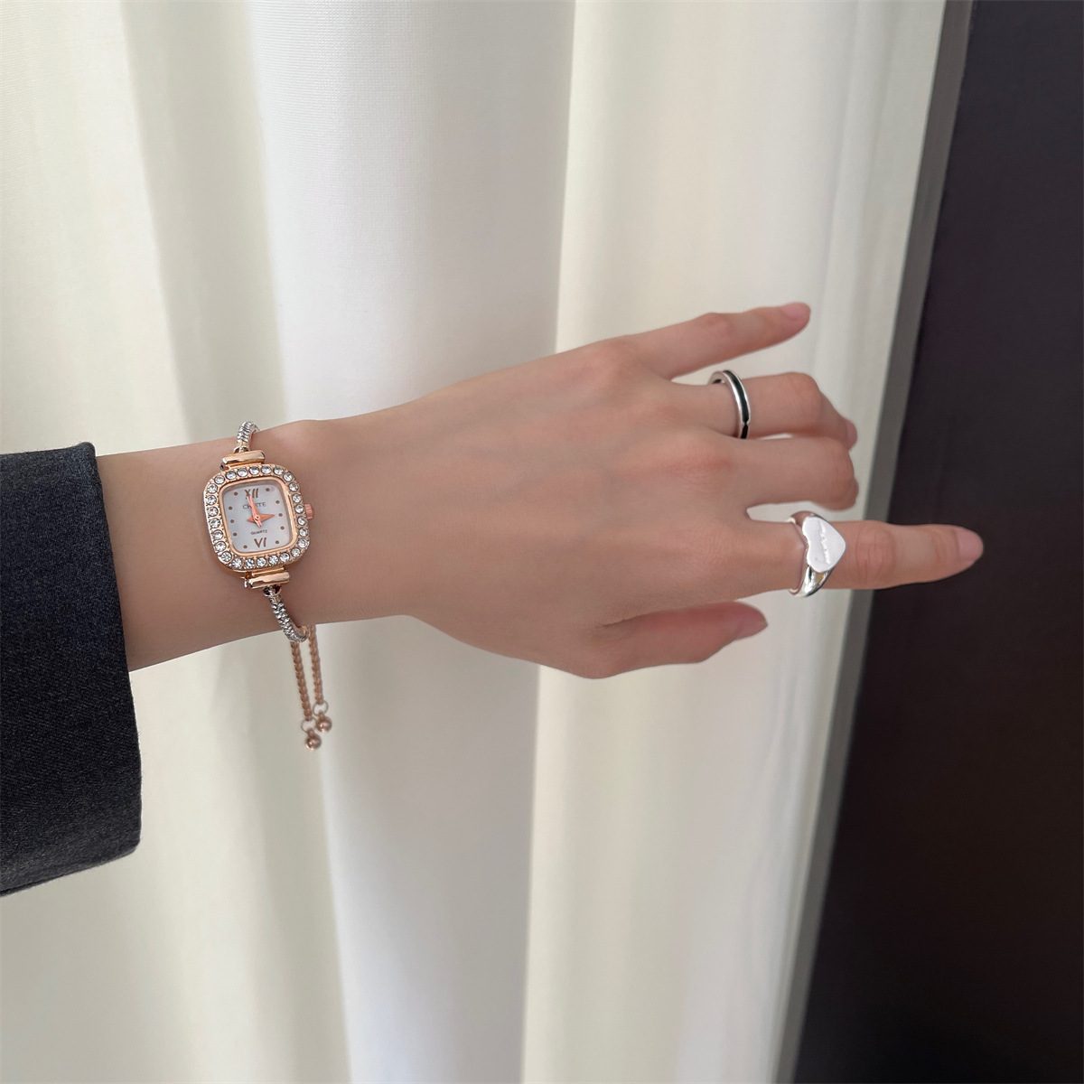 Classic Style Commute Solid Color Jewelry Buckle Quartz Watch display picture 18