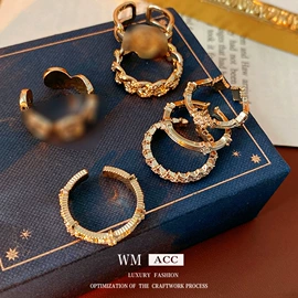 耳环;项链;手链