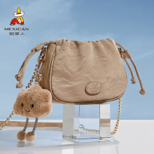 �����˰���Ů���¿�б����r��ˮͰ��녶���μ��С���ͨ��Ů��