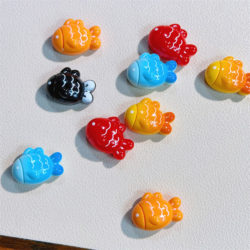 Mini colorful resin fish accessories for DIY hair clips, phone cases, clogs, keychains, and decorative patches Mini colorful resin fish accessories for DIY hair clips, phone cases, clogs, keychains, and decorative patches