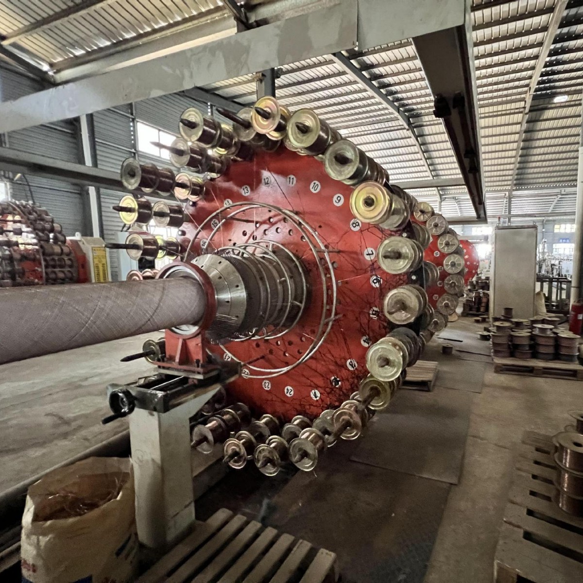 适用市政给排水高效输送不漏水超强耐压耐腐蚀PE钢丝骨架复合管