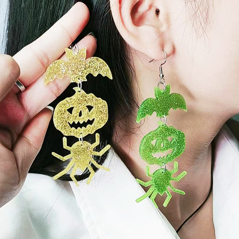 新型ハロウィーンのイヤリングは誇張しています。|undefined