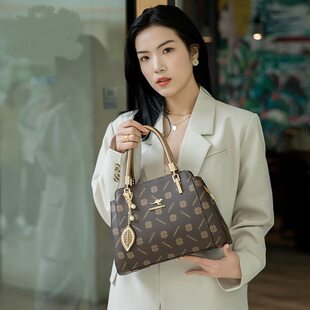 Universal capacious handheld retro shoulder bag, high-quality style