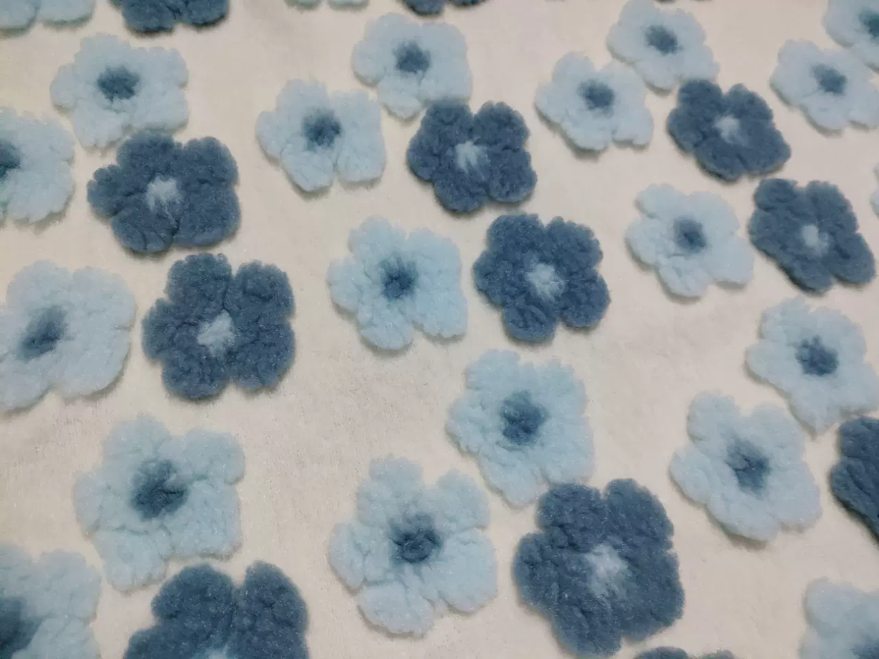 春纺毛纺提花双色小花朵外套卫衣时装童装抱枕帽子等面料现货。