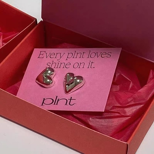 Heart-shaped Earrings for Women - Lightweight Luxury, Unique Design, Light-Reflecting Surface, Sparkling and Exquisite, Micro-Embroidered Fashion and Personality