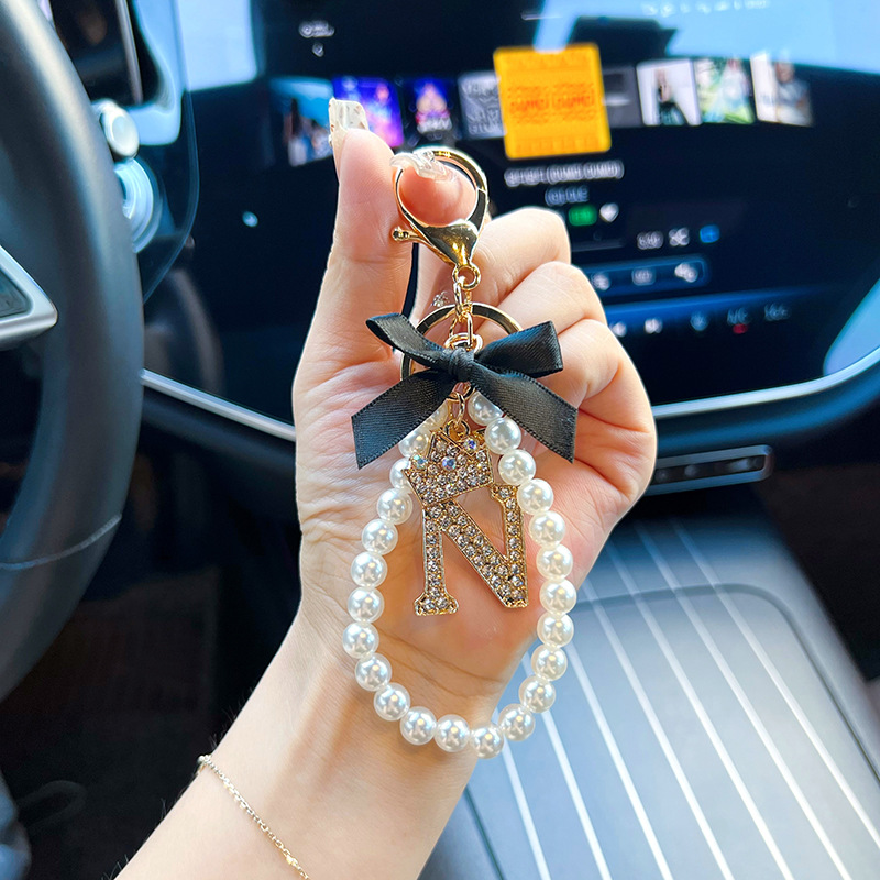Nuevo arco de aleación de cadena de perlas letras llavero de diamantes llavero de automóviles generales bolsa colgante decoración